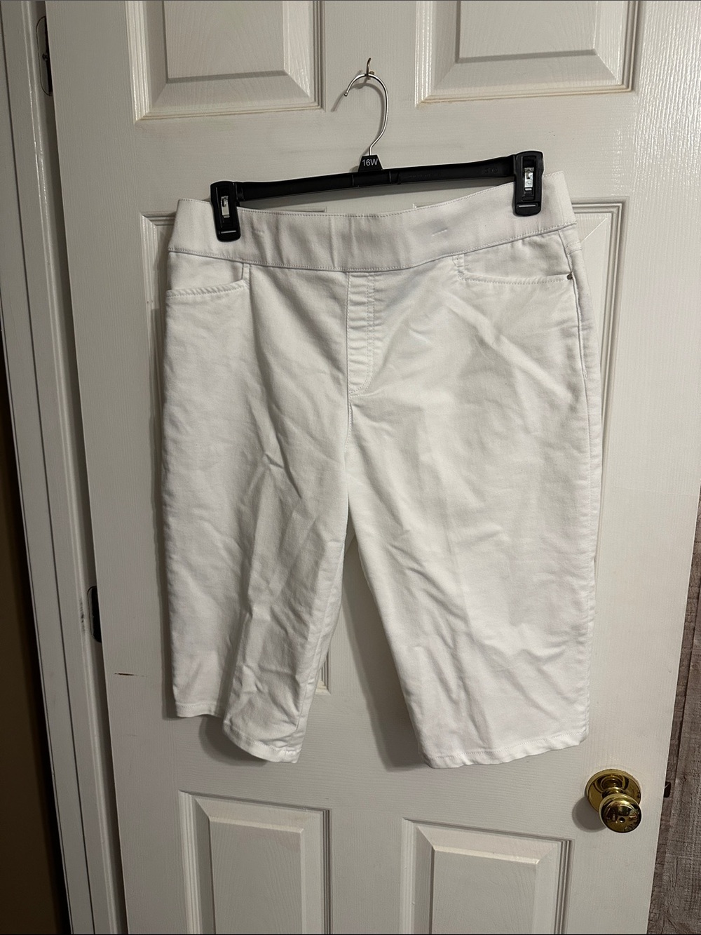 White Women’s Bermuda Shorts - Classic Stretch